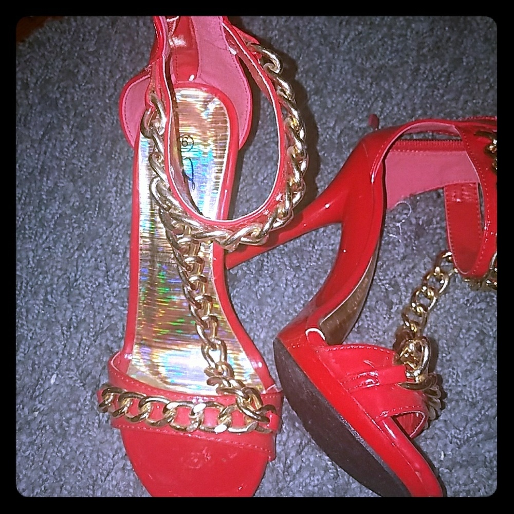 Stunning Red gold chain heels.